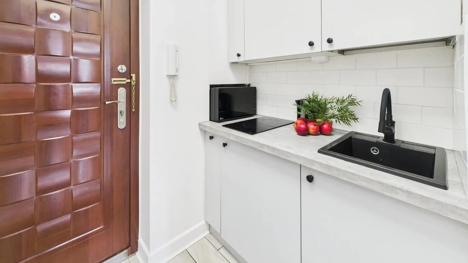 Comfortable Studio In Warsaw'S Mokotow District Next To The Metro By Noclegi Renters Polska